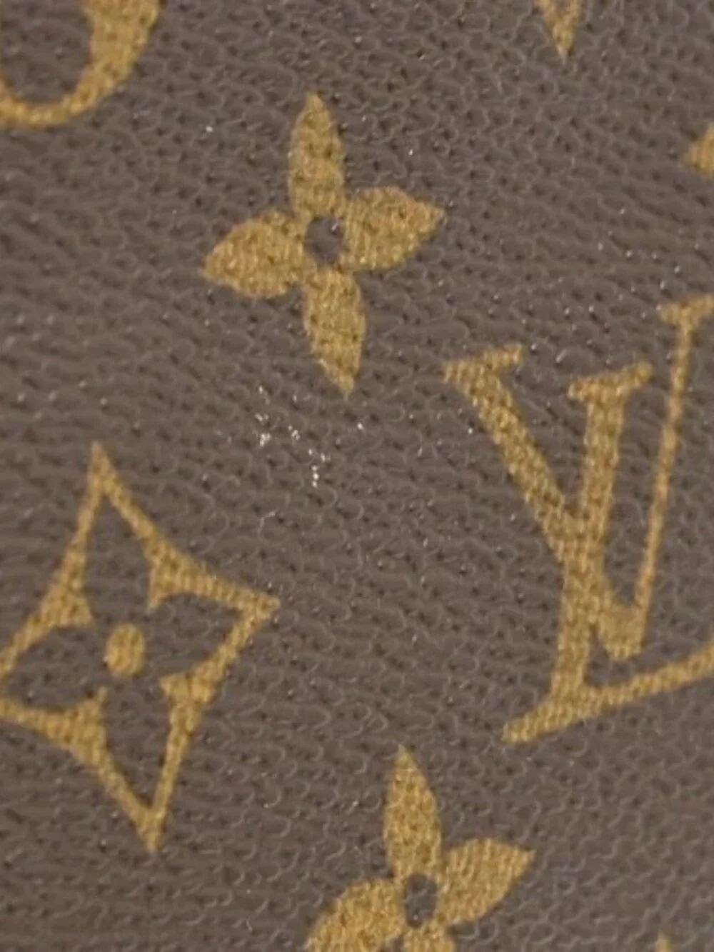 Louis Vuitton outside 	ab